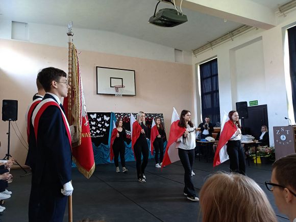 Rocznica uchwalenia Konstytucji 3- go Maja oraz pożegnanie klas maturalnych