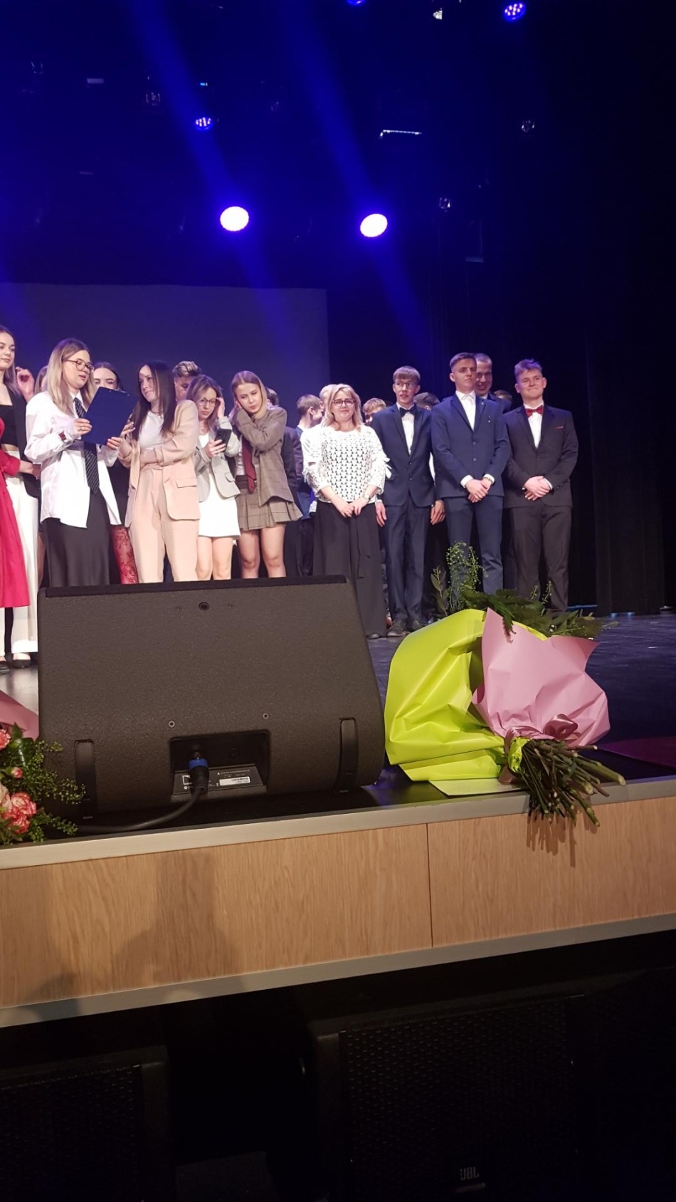 Uchwalenie Konstytucji 3 Maja i uroczystość zakończenia roku szkolnego przez uczniów klas maturalnych